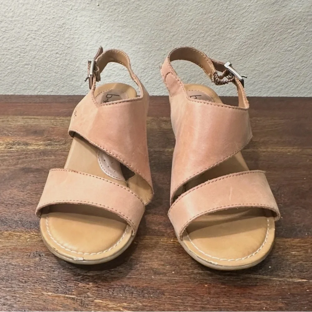 b.o.c. Women's tan‎ leather heel Sandals size 6